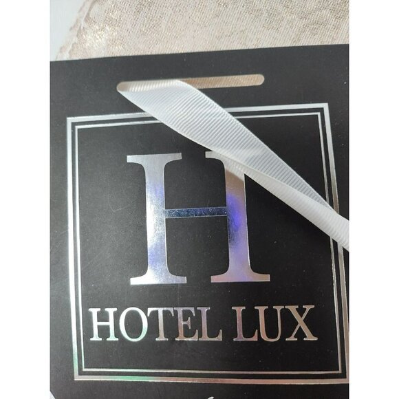 𝅺HOTEL Lux Isla Tablecloth For 8-10 People Gold Metallic Rectangle 60" x 102" - Picture 3 of 6